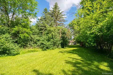 Exterior - 3353 Augusta St, Flint, MI 48532 photo 5 of 5
