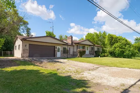 Exterior - 3353 Augusta St, Flint, MI 48532 photo 2 of 5