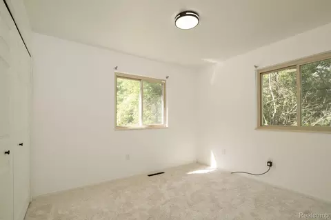 Bedroom - 3353 Augusta St, Flint, MI 48532 photo 5 of 6