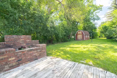 Exterior - 3353 Augusta St, Flint, MI 48532 photo 4 of 5