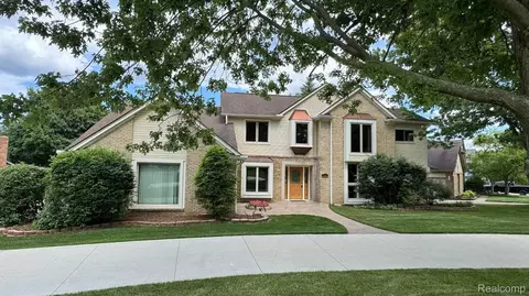 3440 Salem Dr, Rochester Hills, MI 48306