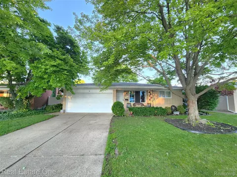 35636 Bonneville Dr, Sterling Heights, MI 48312