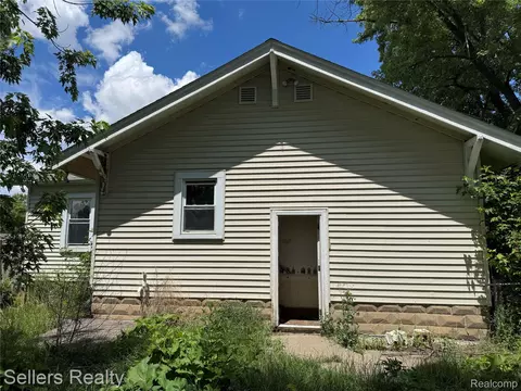2060 E Williamson St, Burton, MI 48529