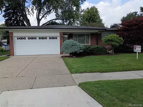 32621 Whitley Cir, Warren, MI 48088