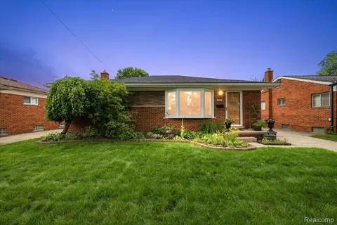 1271 Beaupre Ave, Madison Heights, MI 48071