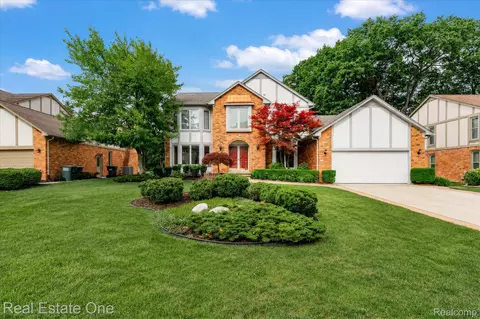 3393 Charlwood Dr, Rochester Hills, MI 48306