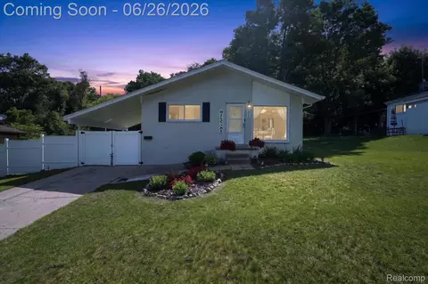 852 Manor Dr, Milford, MI 48381