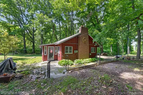 12200 Hadley Rd, Lyndon, MI 48137