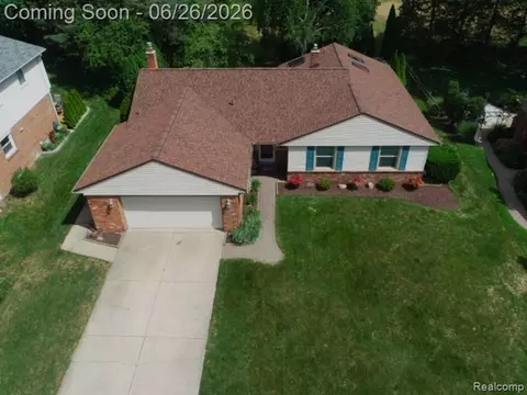 41784 Ladywood Dr, Northville, MI 48168