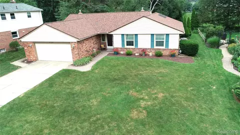 41784 Ladywood Dr, Northville, MI 48168