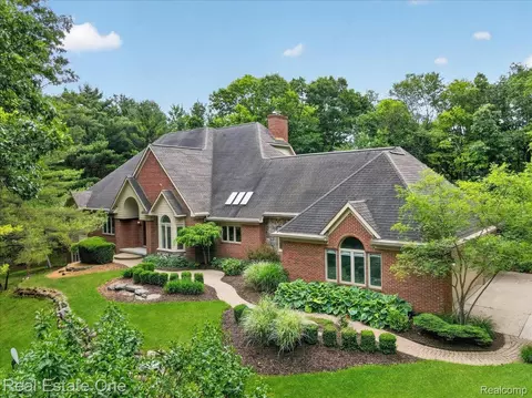 425 Courtney Rd, Addison, MI 48367
