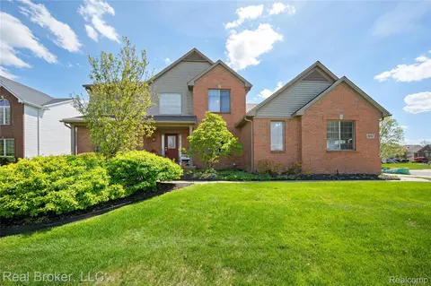 58767 Hunters Ct, South Lyon, MI 48178