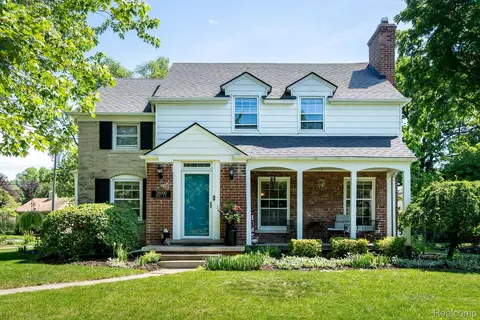 28090 Sunset Blvd W, Lathrup Village, MI 48076