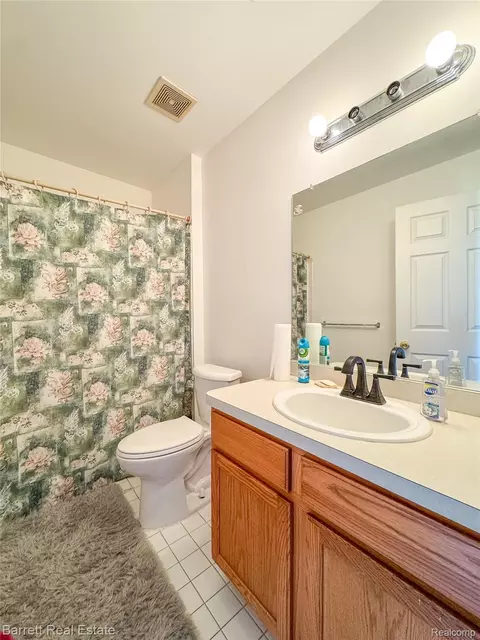 Bath - 39119 Clocktower Dr, Romulus, MI 48174 photo 1 of 4