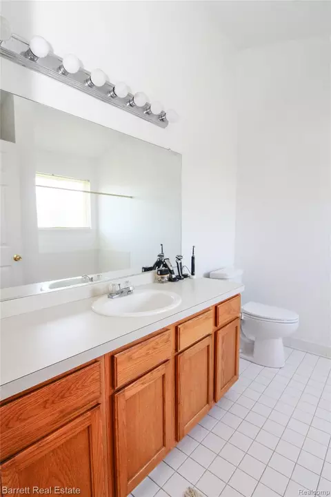 Bath - 39119 Clocktower Dr, Romulus, MI 48174 photo 4 of 4