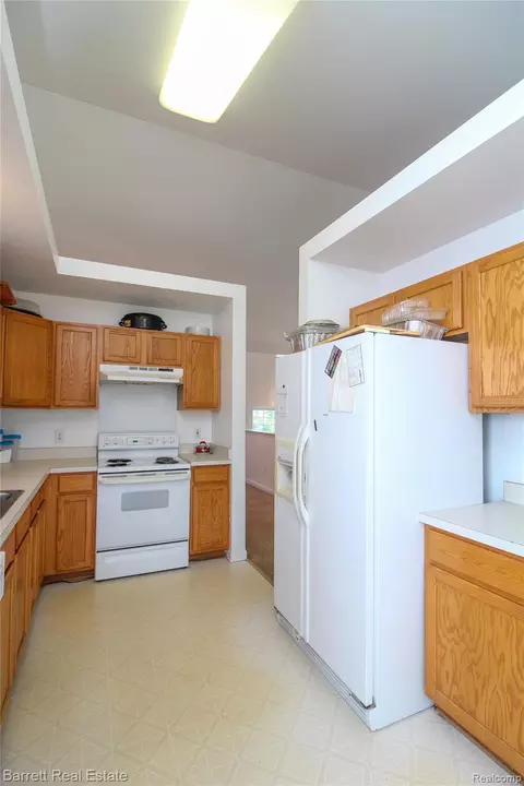 Kitchen - 39119 Clocktower Dr, Romulus, MI 48174 photo 1 of 2