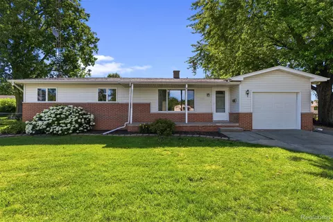 5155 Oxford Ct, Swartz Creek, MI 48473