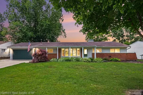 41131 S Mcmahon Cir, Novi, MI 48375