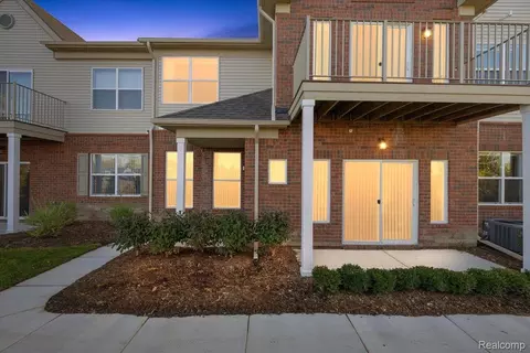 8280 Heywood Cir #2, Sterling Heights, MI 48312