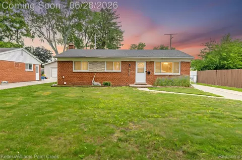 9075 Headley Dr, Sterling Heights, MI 48314