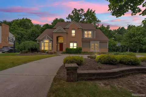 47974 Deer Trail Dr, Canton, MI 48187