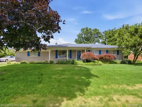 50628 Linda Ln, Shelby Township, MI 48317