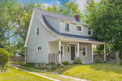 1924 Pinecrest Dr, Ferndale, MI 48220