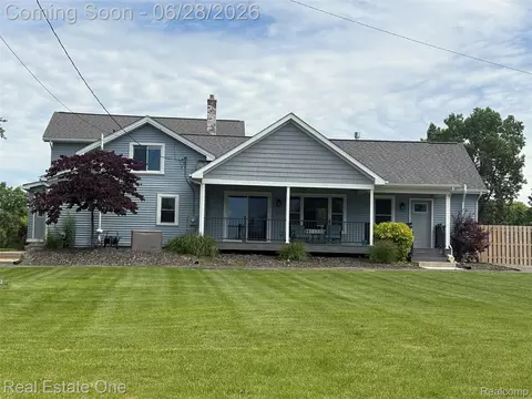 2355 S Sashabaw Rd, Brandon, MI 48462