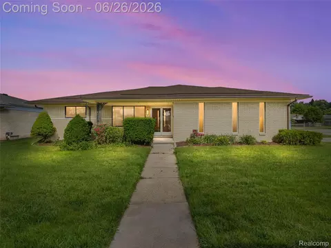 28506 Steele Dr, Warren, MI 48088