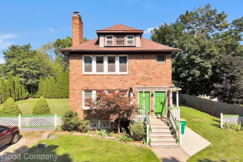 21516 Oxford Ave, Farmington Hills, MI 48336