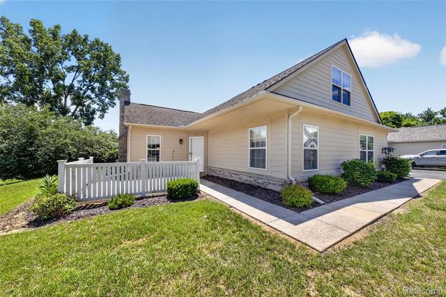 1122 Abbey Ct, Westland, MI 48185