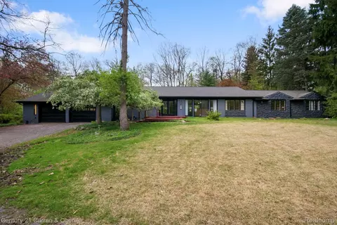 27869 Old Colony St, Farmington Hills, MI 48334