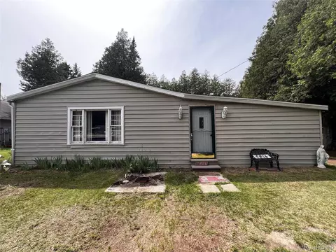 7816 3rd St, Delaware, MI 48434