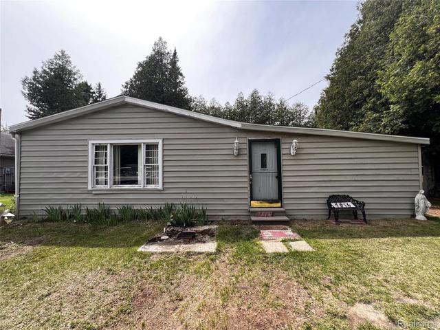 7816 3rd St, Delaware, MI 48434