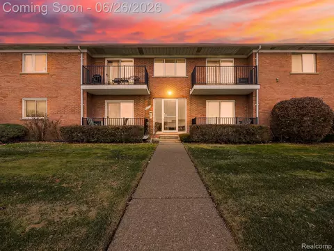 32125 Beaconsfield St #44, Roseville, MI 48066