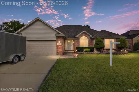 15854 Candle Dr, Macomb, MI 48042