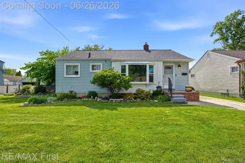 25709 Cubberness St, Saint Clair Shores, MI 48081
