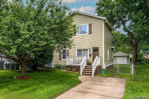 629 Bowers St, Clawson, MI 48017