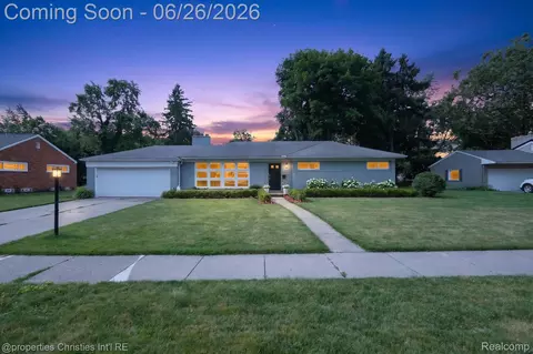 17451 Birwood Ave, Beverly Hills, MI 48025