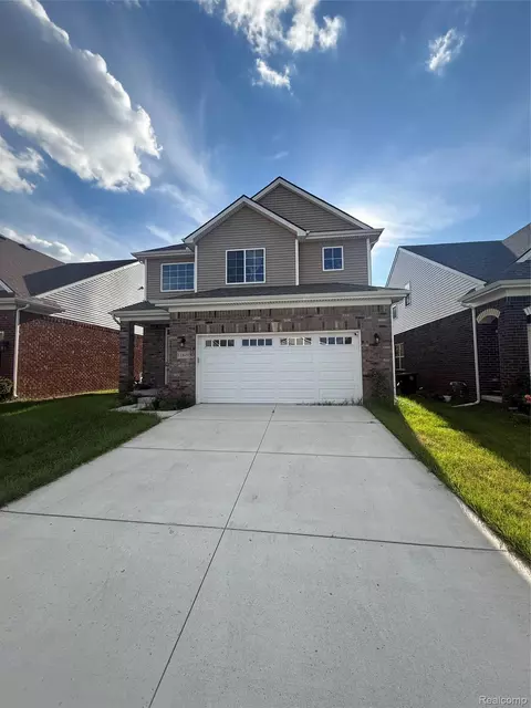 11849 Hines Place Dr, Livonia, MI 48150