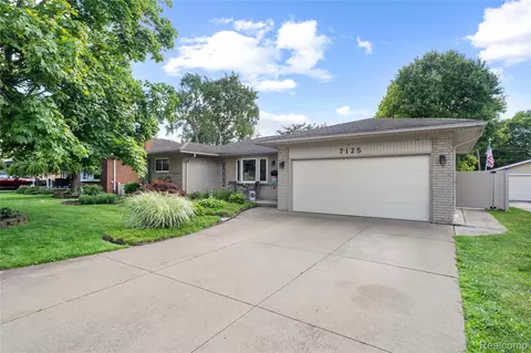 7125 Highview St, Dearborn Heights, MI 48127