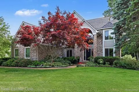 24899 Nottingham Dr, Novi, MI 48374