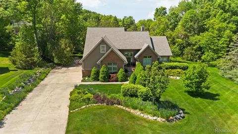 1137 S Tennyson Dr, Milford, MI 48381