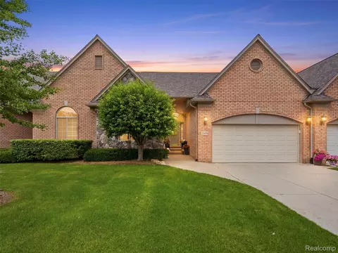 2633 Ridgecrest Dr, Shelby Township, MI 48316