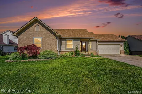 13941 Perry Place Ct, Riverview, MI 48193