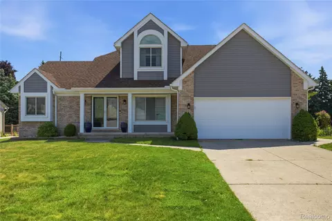 18488 Manor Ln, Livonia, MI 48152