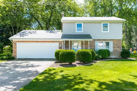 3706 Lido Dr, Highland, MI 48356