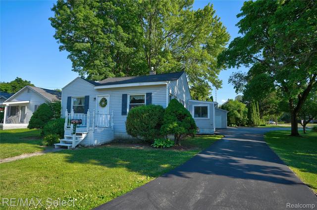 406 E Vienna St, Clio, MI 48420