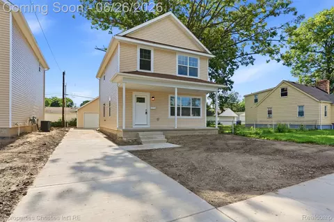 27824 Groveland St, Madison Heights, MI 48071