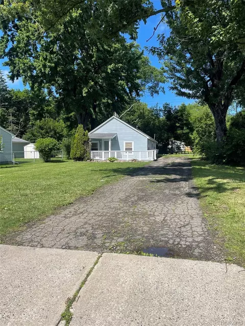 1093 Meadowlawn Dr, Pontiac, MI 48340